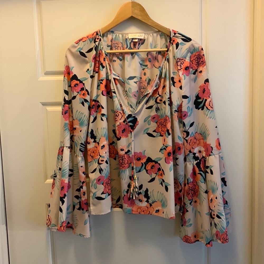 Wide sleeve top with V neckline